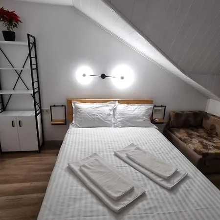 12 місяців-травень, басейн з підігрівом Guest house *