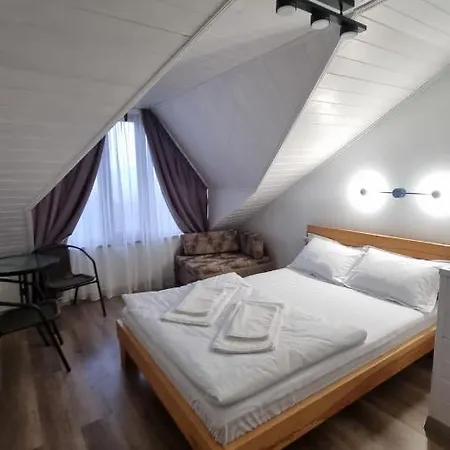 12 місяців-травень, басейн з підігрівом Guest house *