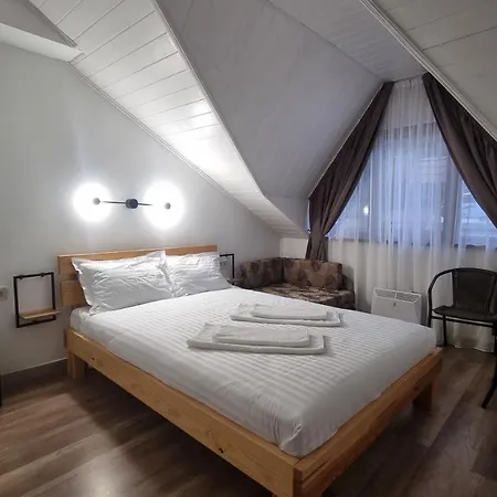 Guest house 12 місяців-травень, басейн з підігрівом *