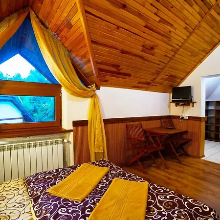12 місяців-травень, басейн з підігрівом Guest house
