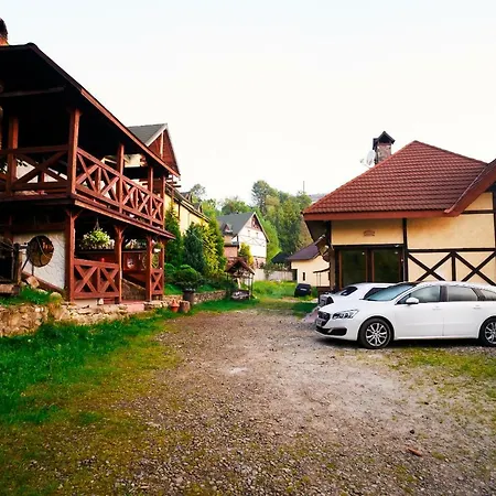 Guest house 12 місяців-травень, басейн з підігрівом Slavske