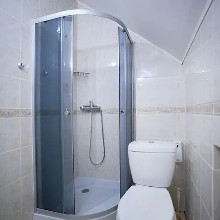 12 місяців-травень, басейн з підігрівом Guest house *