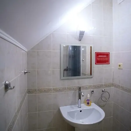 12 місяців-травень Guest house 3*